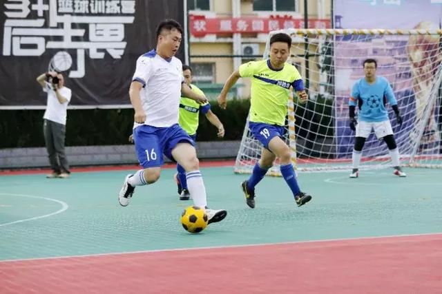 欧盟探讨额外700亿欧元援助乌克兰，泽连斯基成特朗普的替罪羊？